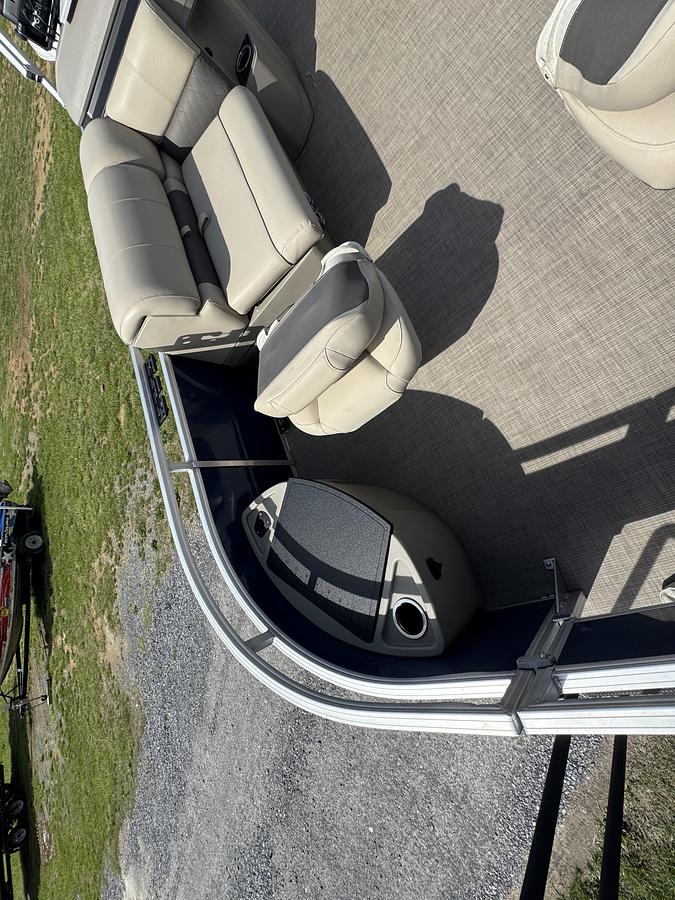 Used Sun Tracker 20 DLX Fishing Barge