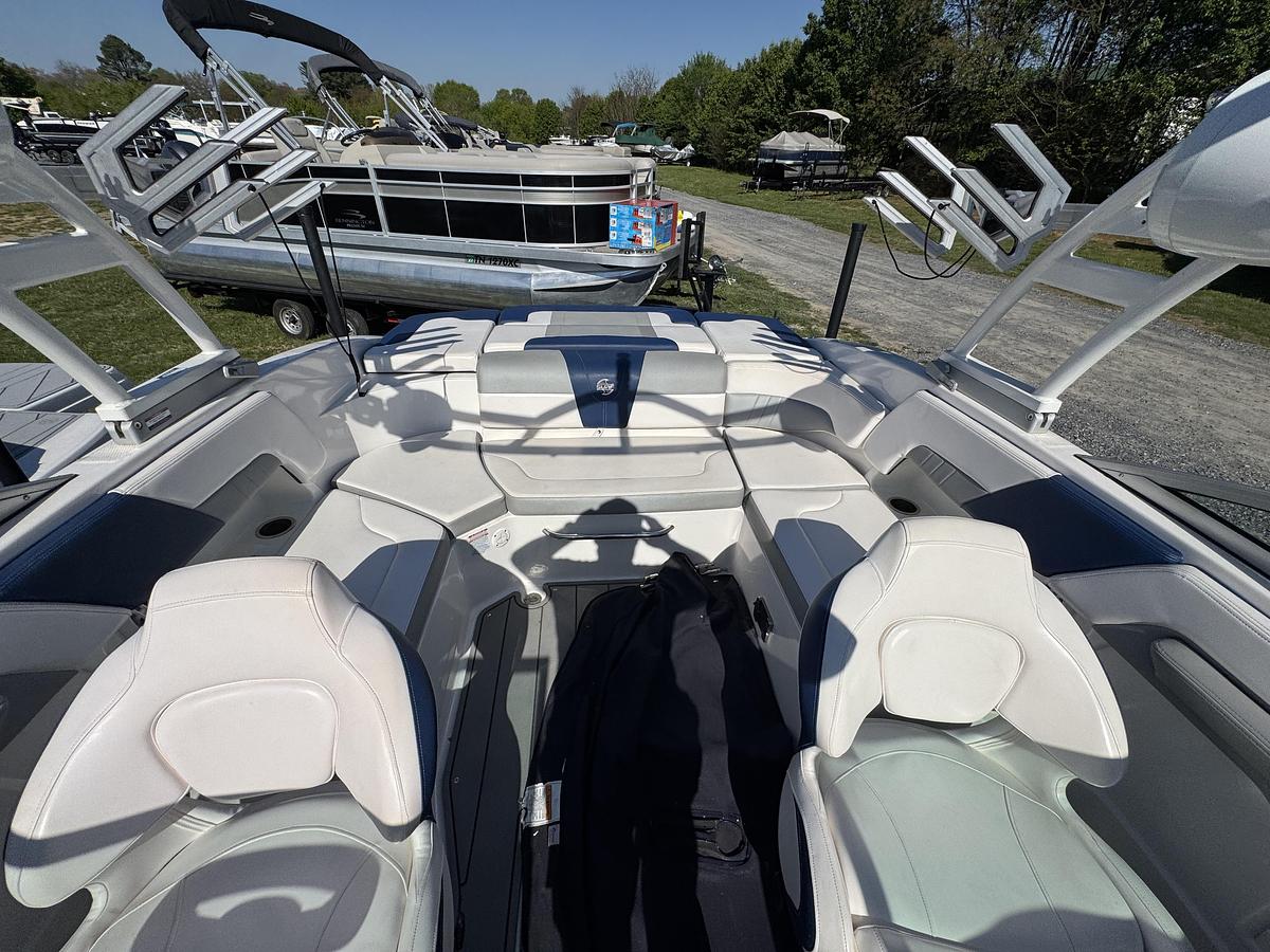Used 2021 Chaparral 23 Surf