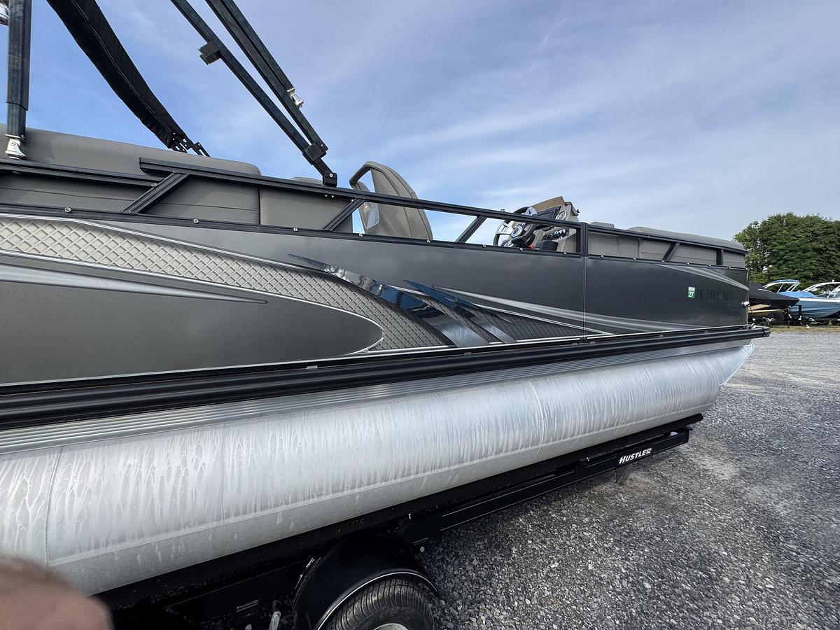 Used 2021 Avalon Venture 2280 QL