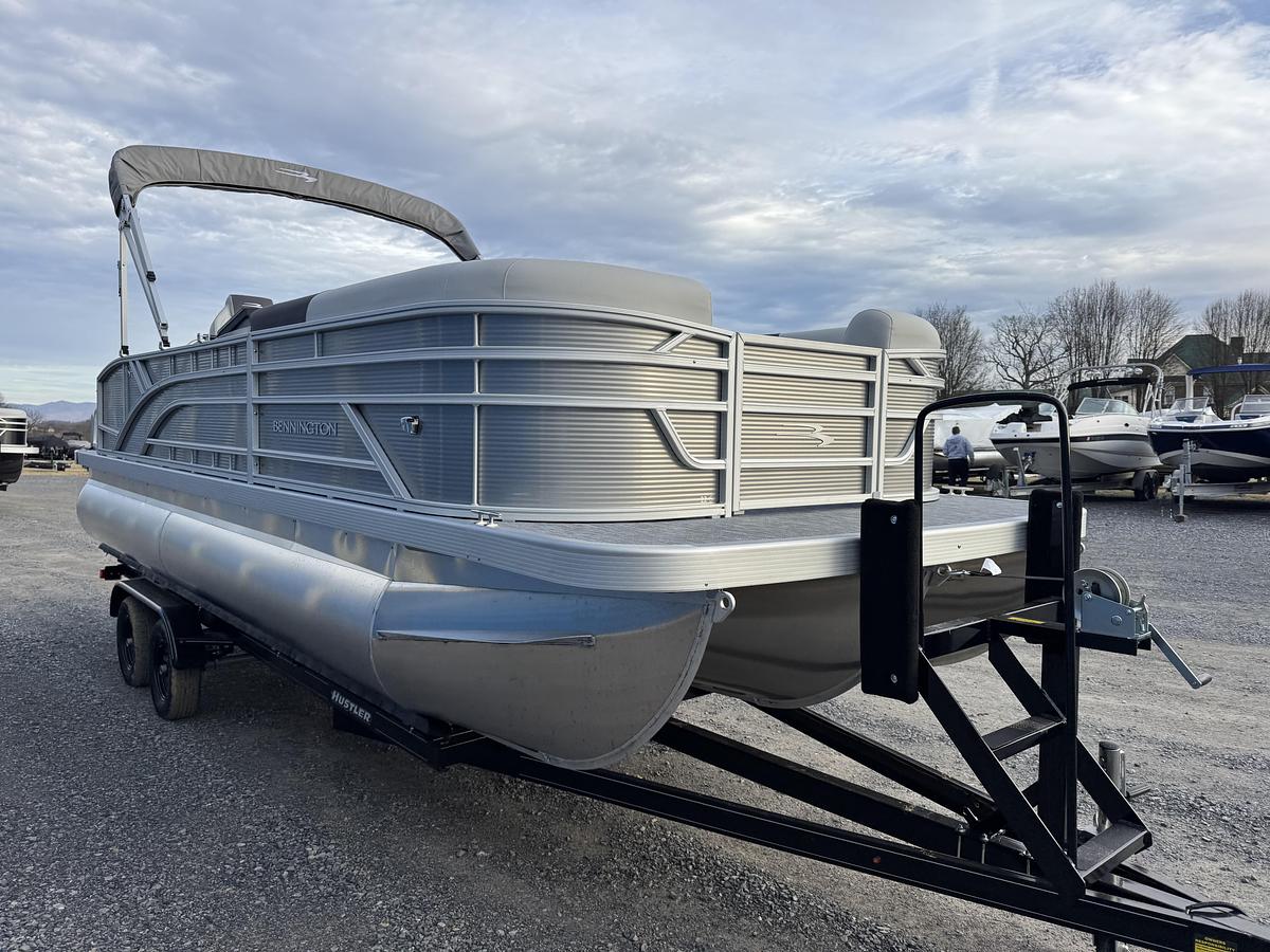 2026 Bennington 22 SSB-Tritoon