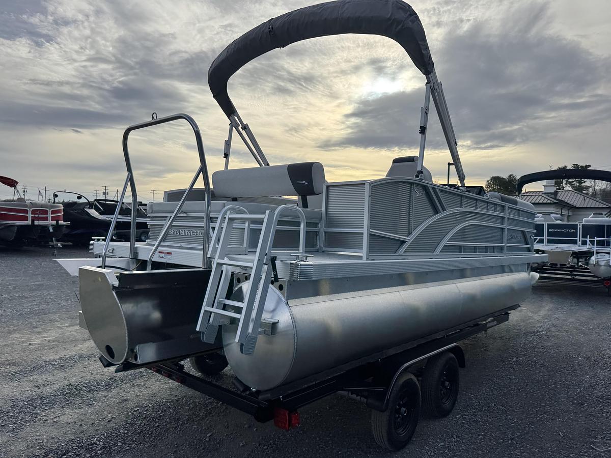 2026 Bennington 22 SSB-Tritoon