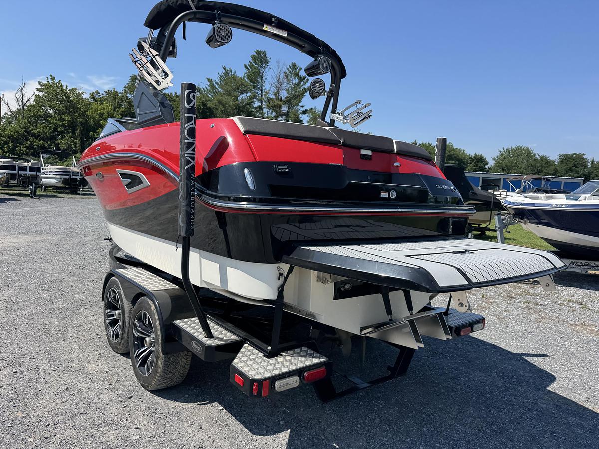 Used 2017 Sea Ray 230 SLX W