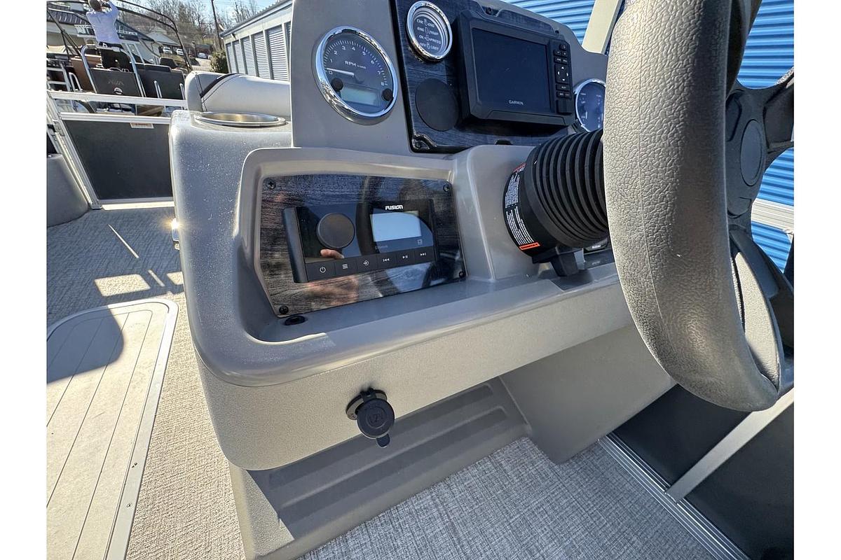 2025 Avalon Venter 85 Versatile Rear Bench