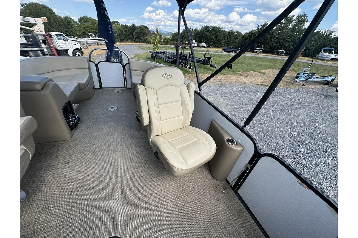 Used 2022 Manitou 23 Aurora LE RF VP II