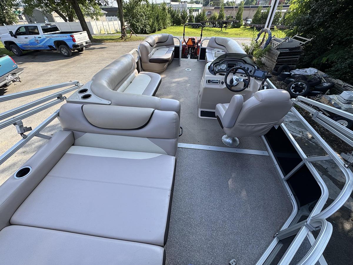 Used 2015 Sun Tracker Party Barge 22 DLX