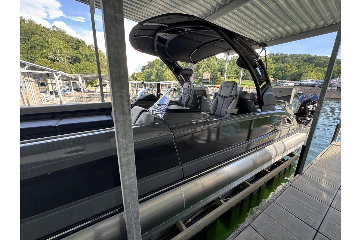 2024 Manitou XT 27 Split Rear Windshield (Srw)