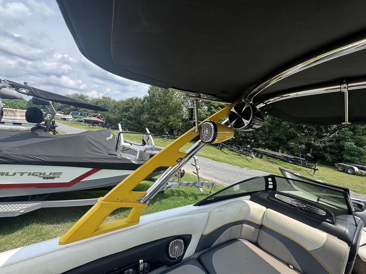Used 2012 Malibu Wakesetter LSV