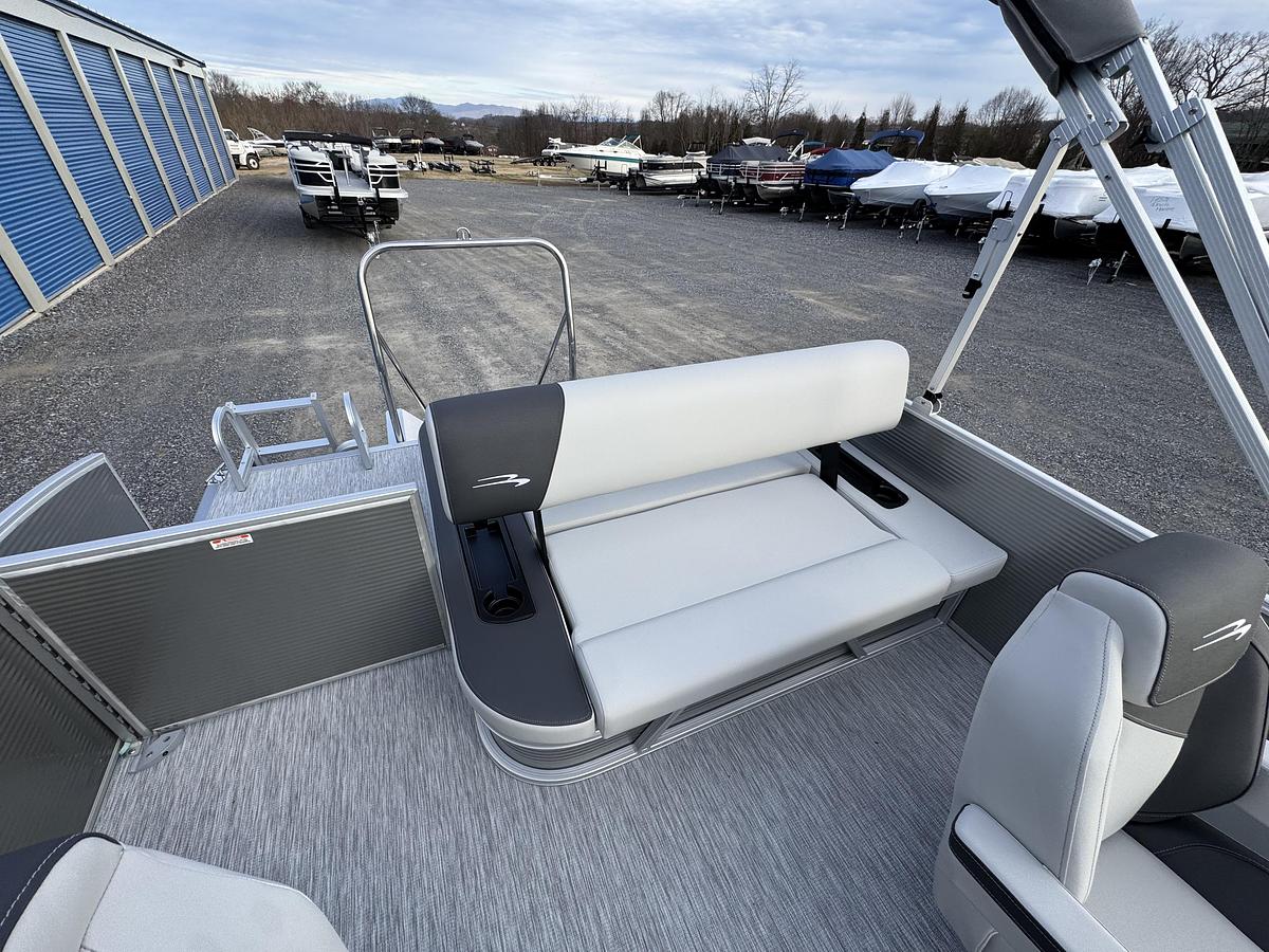 2026 Bennington 22 SSB-Tritoon