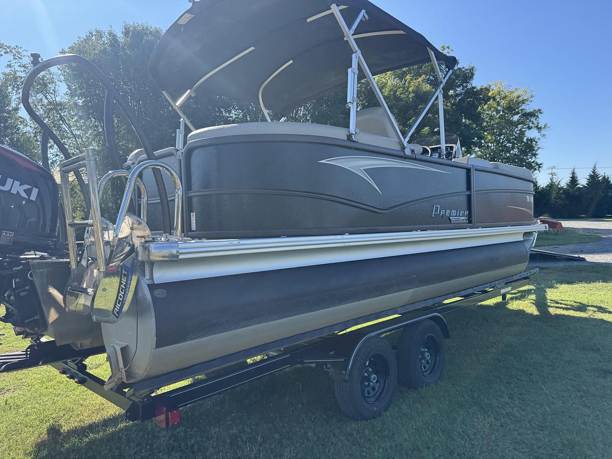 Used 2020 Premier 220 SunSpree RF