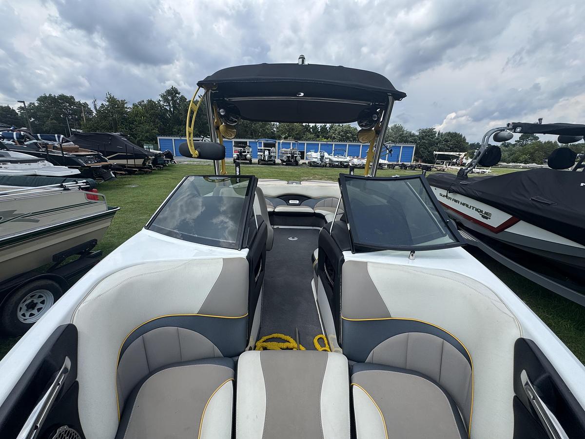 Used 2012 Malibu Wakesetter LSV