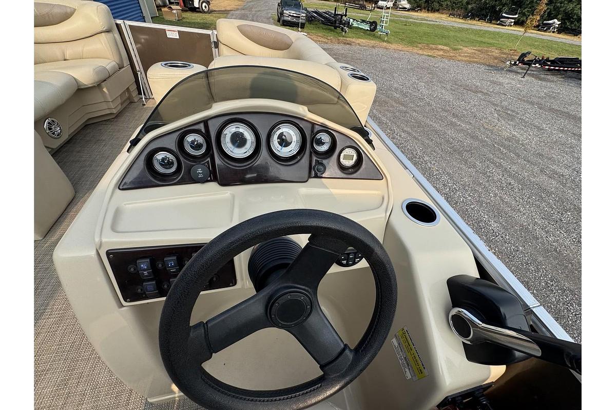 Used 2017 Sylvan Mirage Cruise 8522 LZ