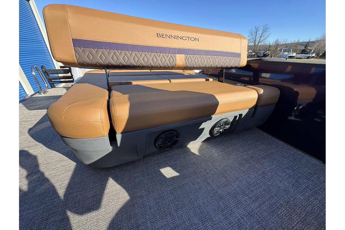 2025 Bennington 24 M Swingback