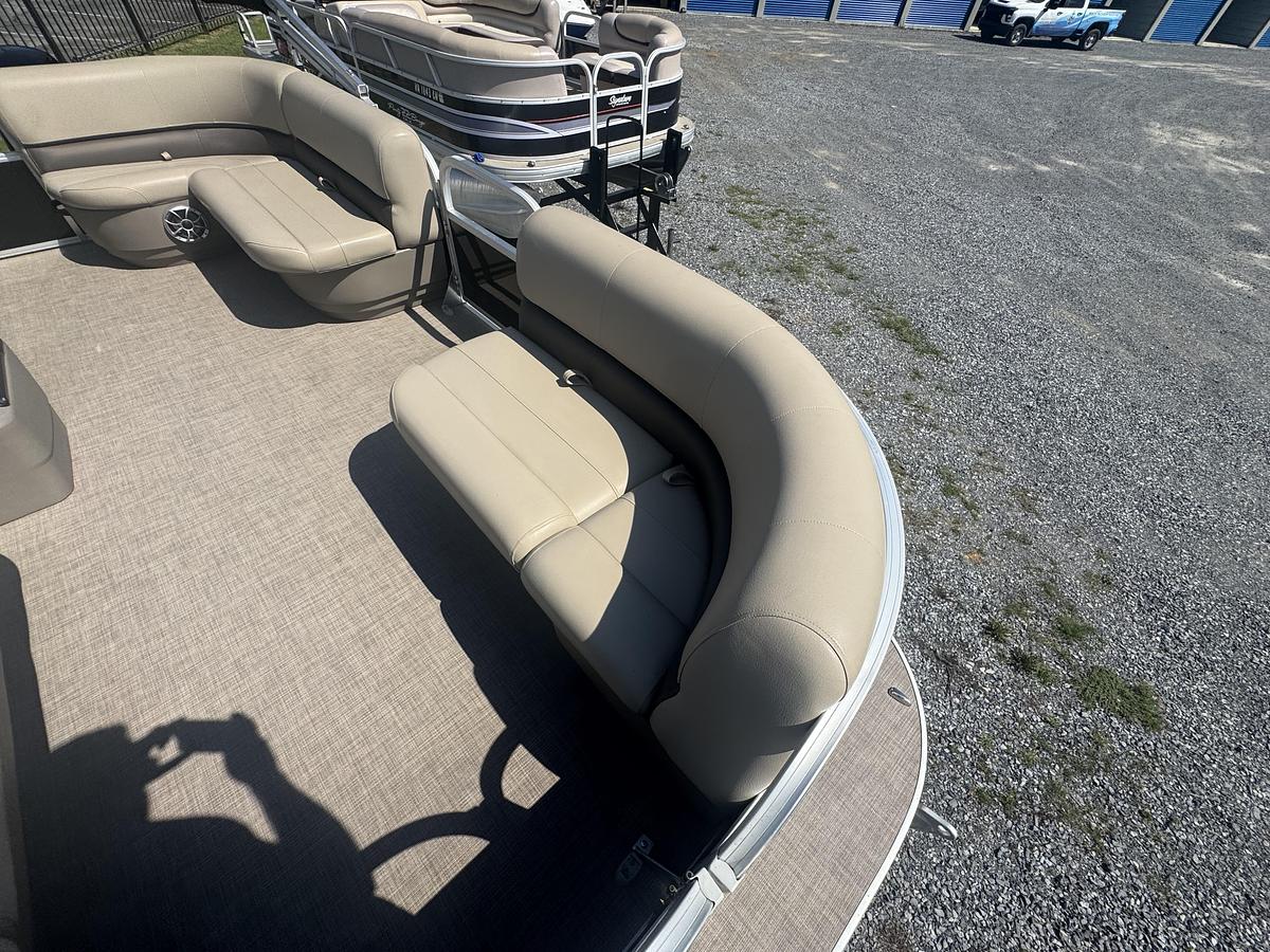 Used 2024 Sun Tracker Party Barge 16 DLX