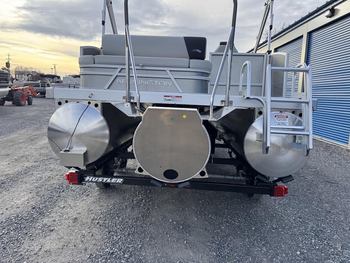 2026 Bennington 22 SSB-Tritoon