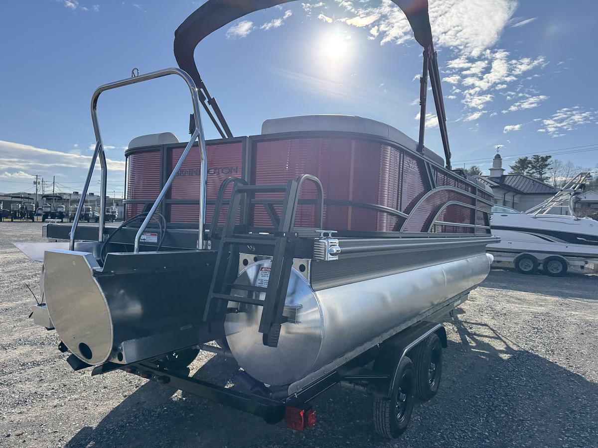 2026 Bennington 22 SSR-Tritoon