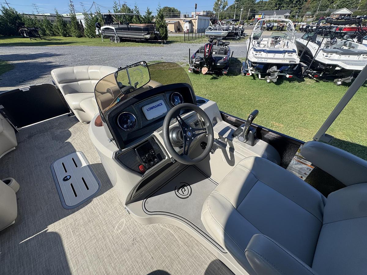 Used 2020 Premier 220 SunSpree RF