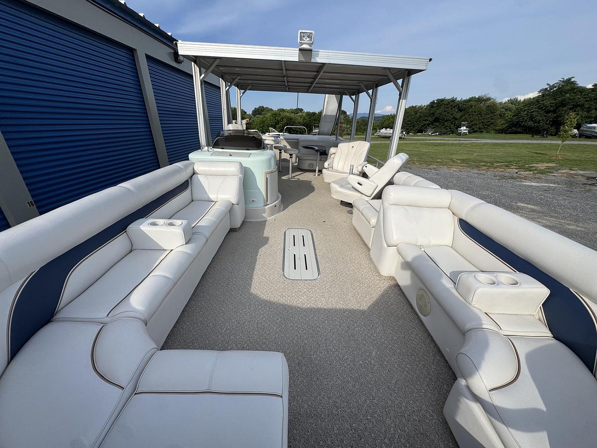 Used 2005 Premier 310 Boundary Waters UD