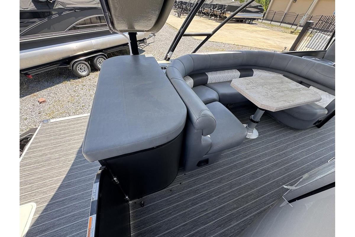 2025 Premier Escalante 330