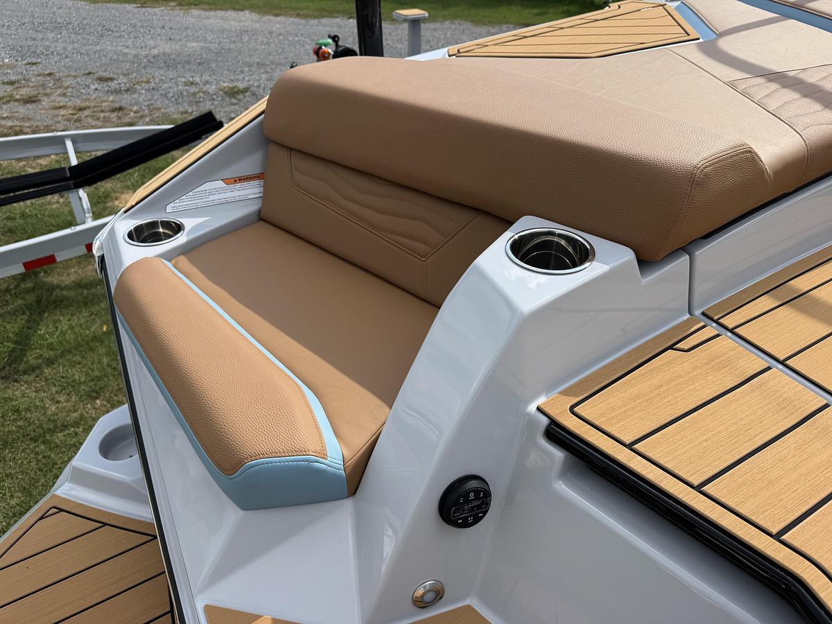 2027 Nautique Super Air Nautique G23