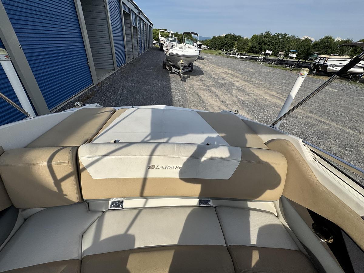 Used 2005 Larson LXI 208