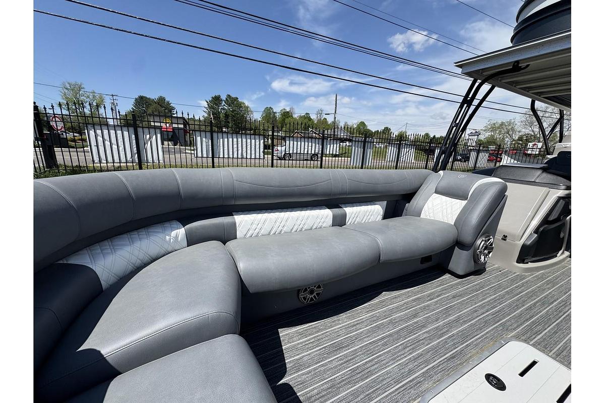 2025 Premier Escalante 330