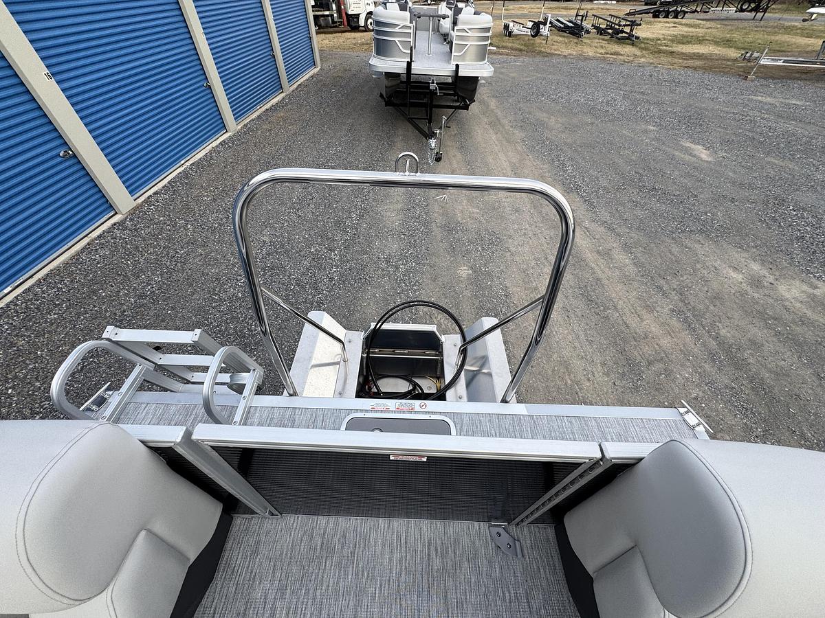 2026 Bennington 22 SSR-Tritoon