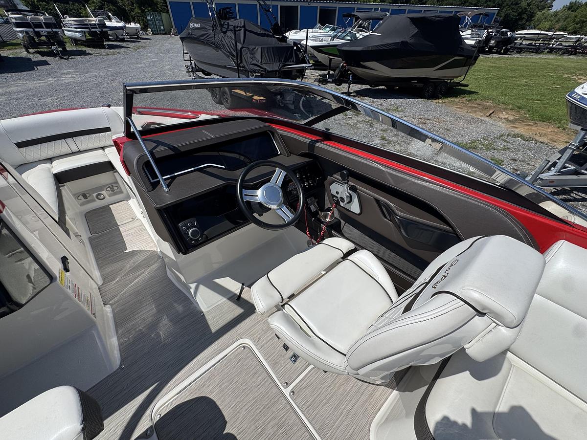 Used 2017 Sea Ray 230 SLX W