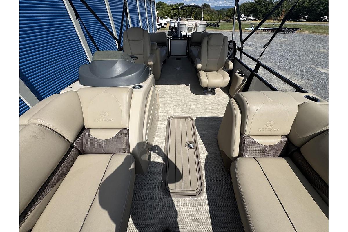 Used 2020 Regency 230 DL3