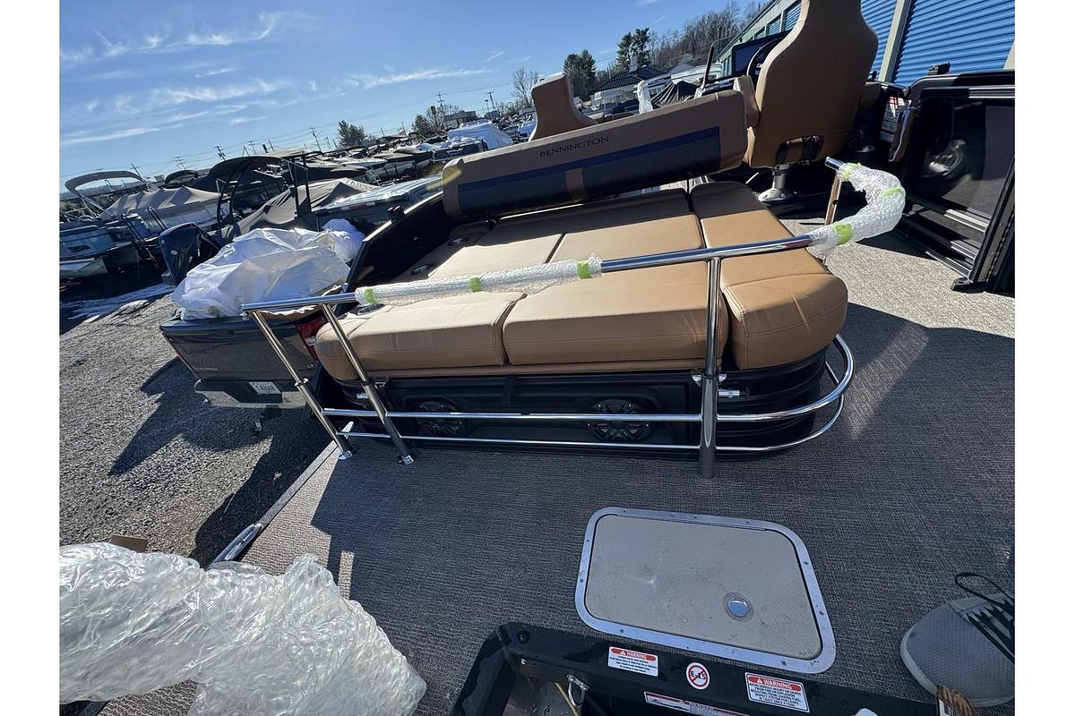 2025 Bennington 24 M Swingback