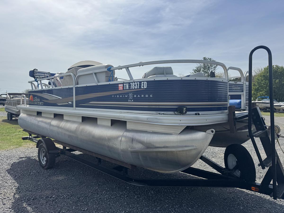 Used Sun Tracker 20 DLX Fishing Barge