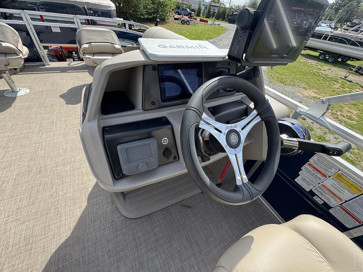 Used Sun Tracker 20 DLX Fishing Barge