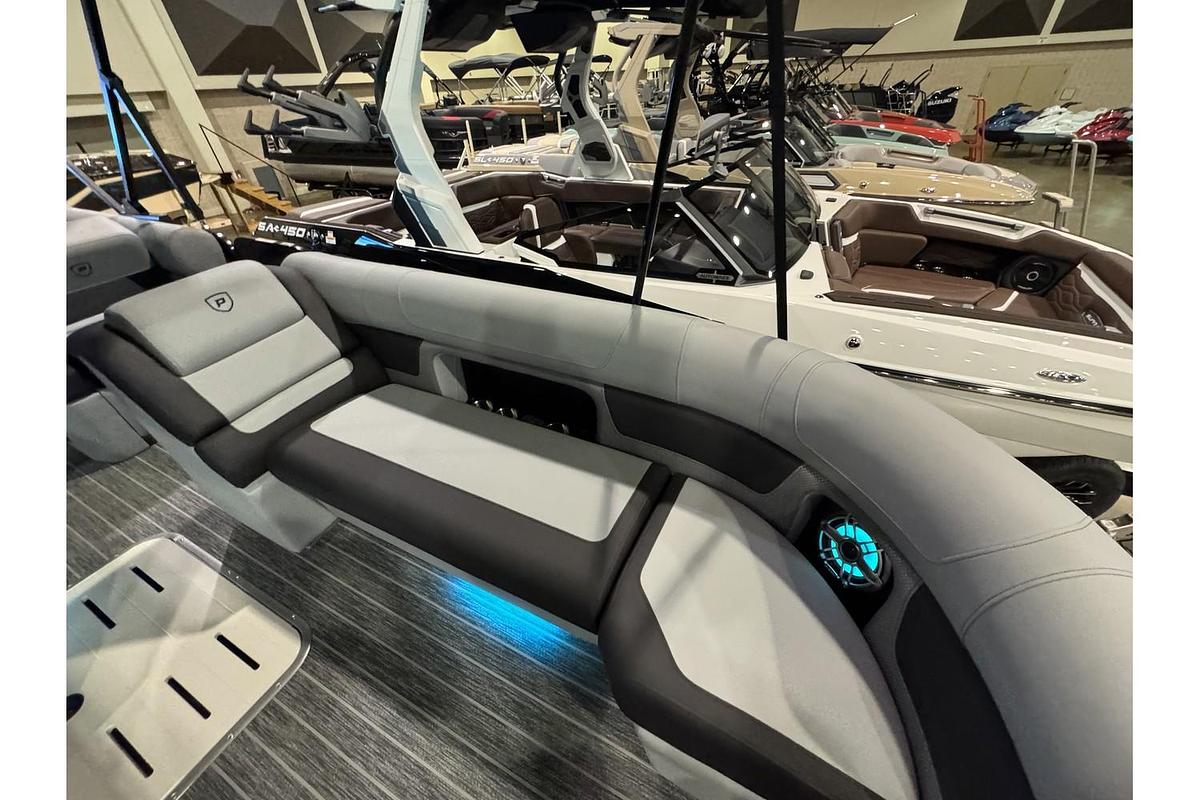 2025 Premier Solaris Rear Social