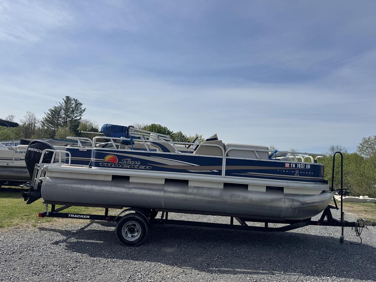 Used Sun Tracker 20 DLX Fishing Barge