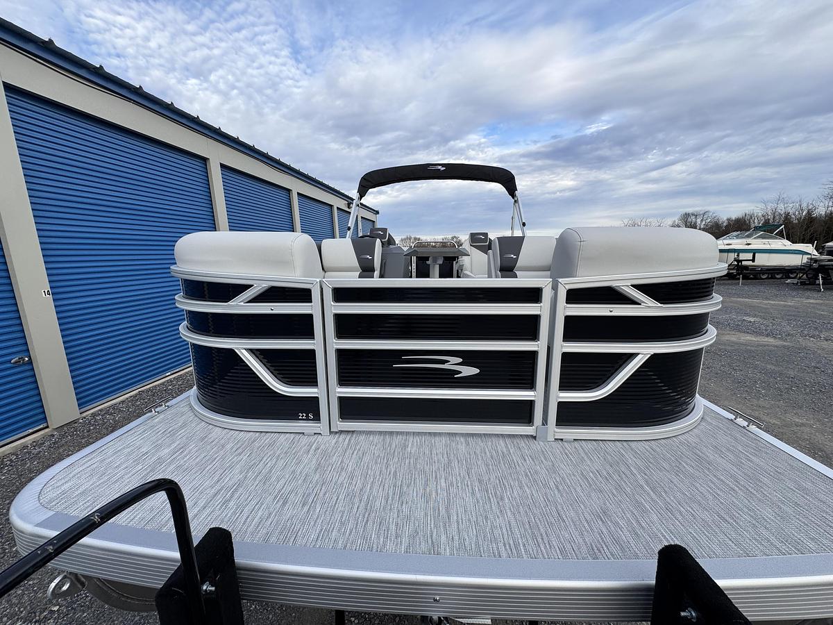 2026 Bennington 22 SSR-Tritoon