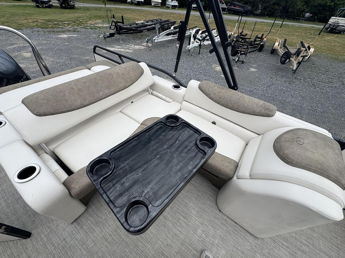 2019 Avalon Catalina 2385 VRB Avalon Catalina 2385 VRB