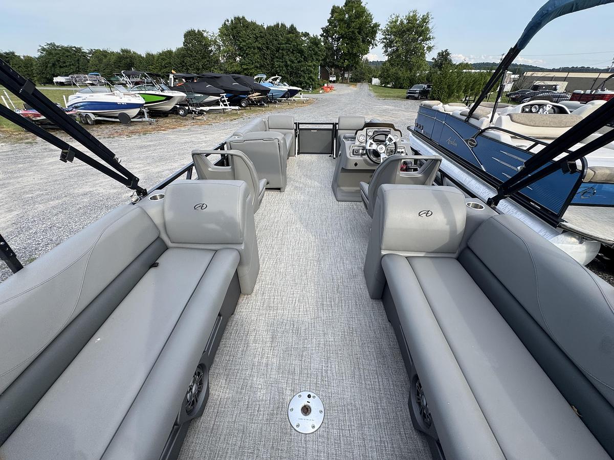 Used 2021 Avalon Venture 2280 QL
