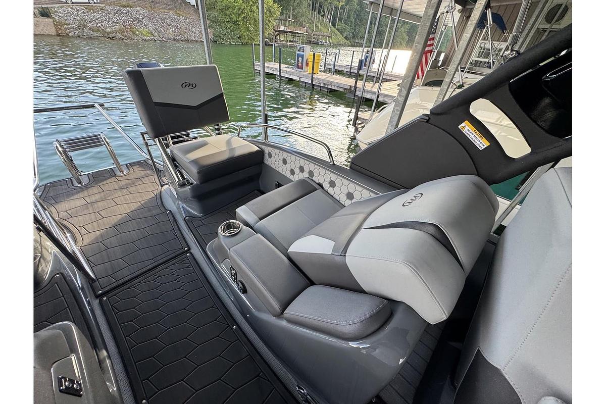 2024 Manitou XT 27 Split Rear Windshield (Srw)