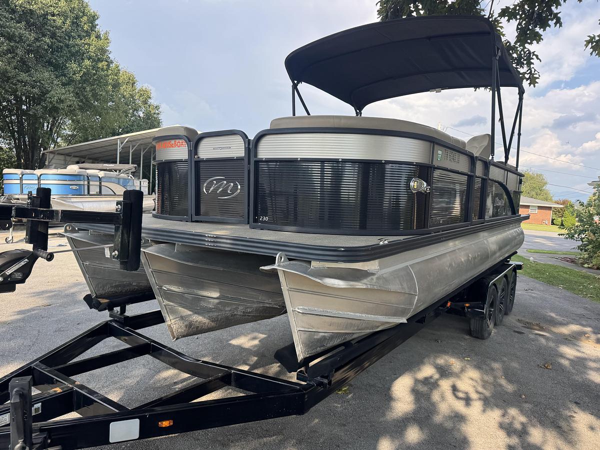Used 2022 Manitou 23 Aurora LE RF VP II