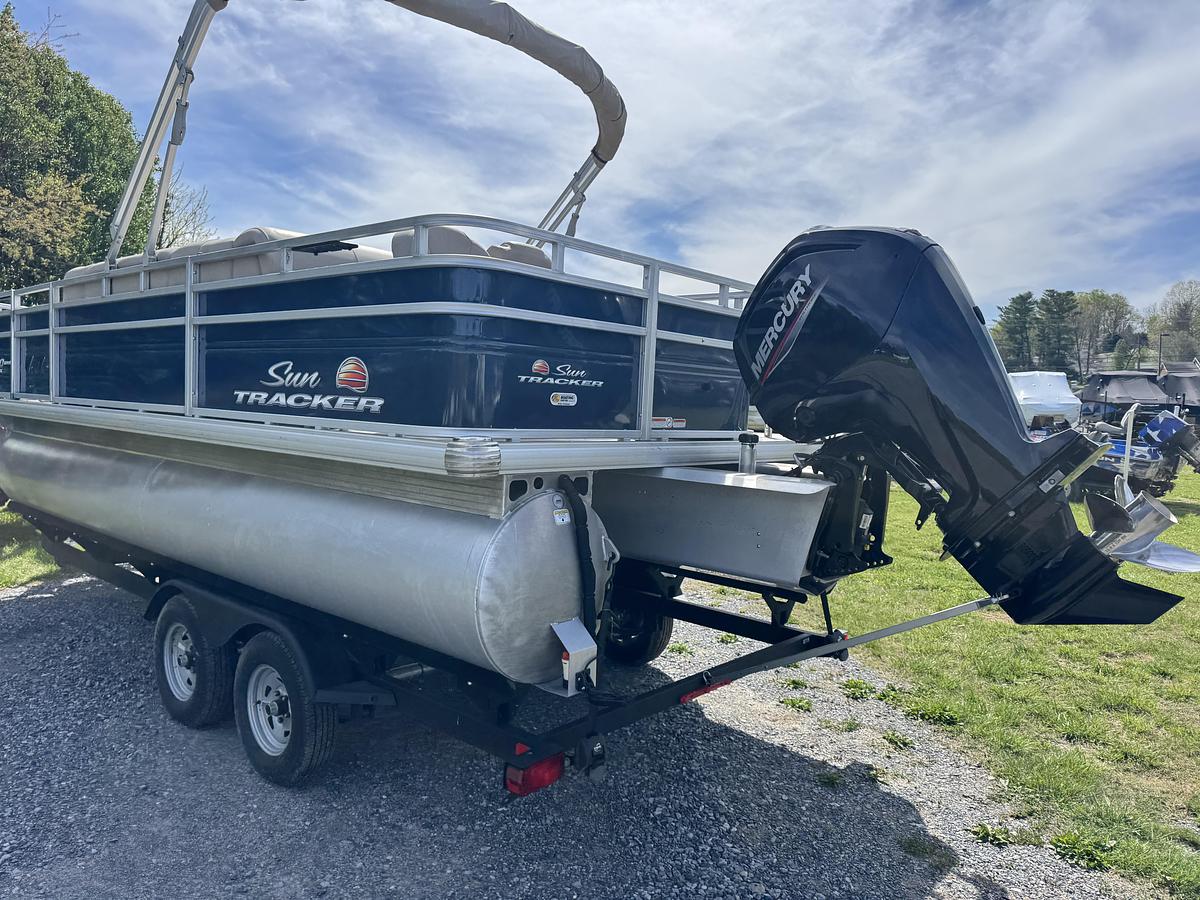 Used Sun Tracker 20 DLX Fishing Barge