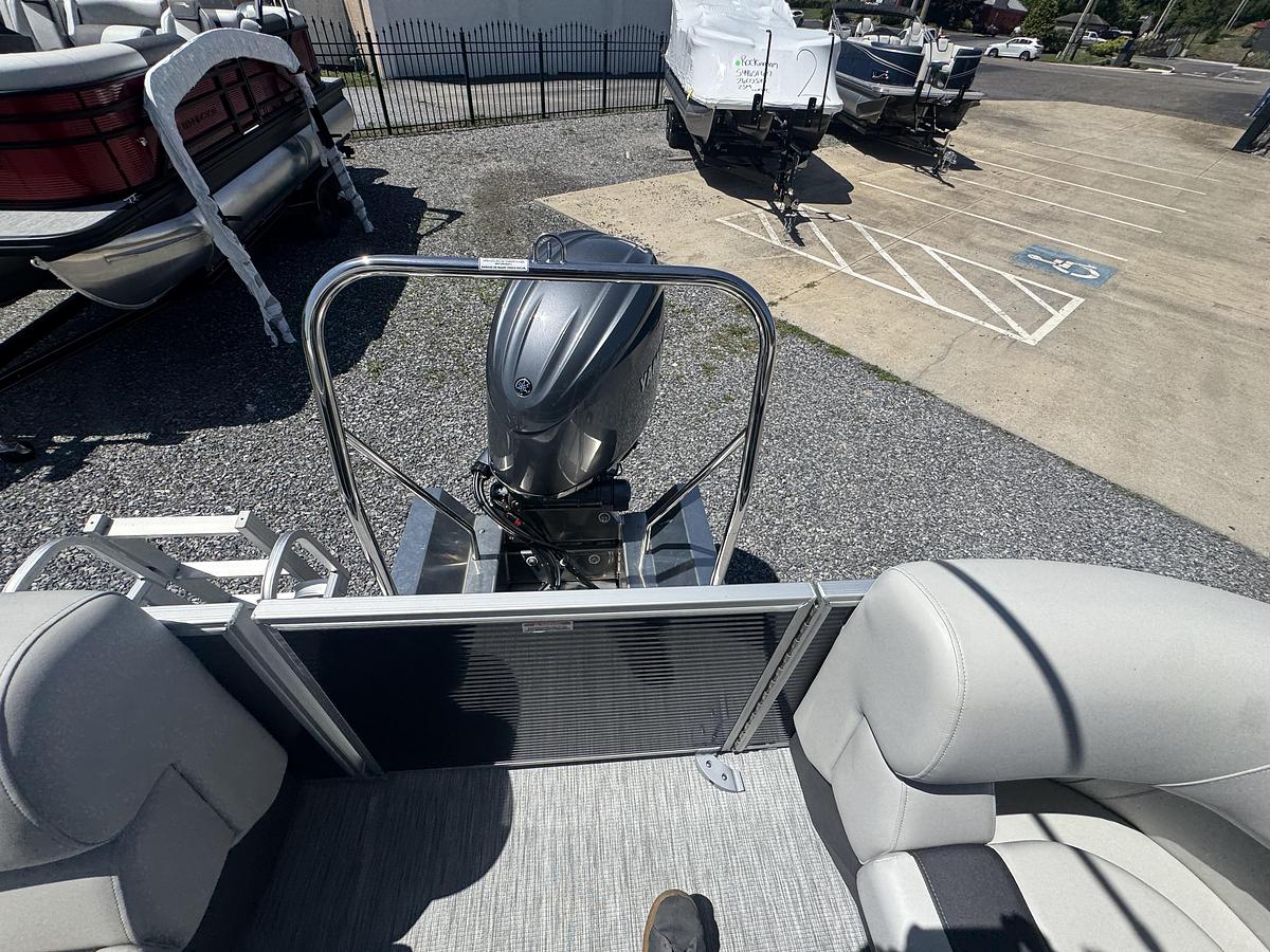 2026 Bennington 22 SSR - Tritoon