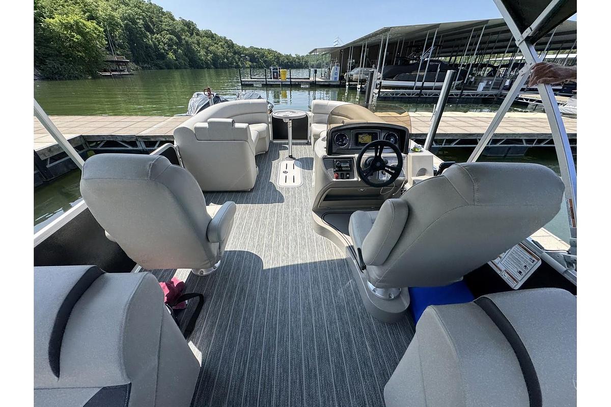 Used 2022 Premier Sunspree RF 230 CL