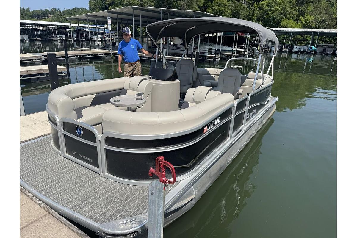 Used 2022 Premier Sunspree RF 230 CL