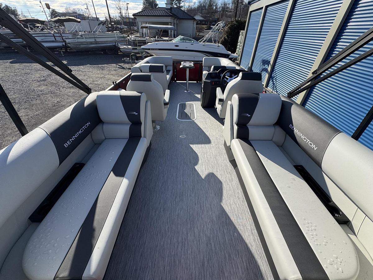 2026 Bennington 22 SSR-Tritoon
