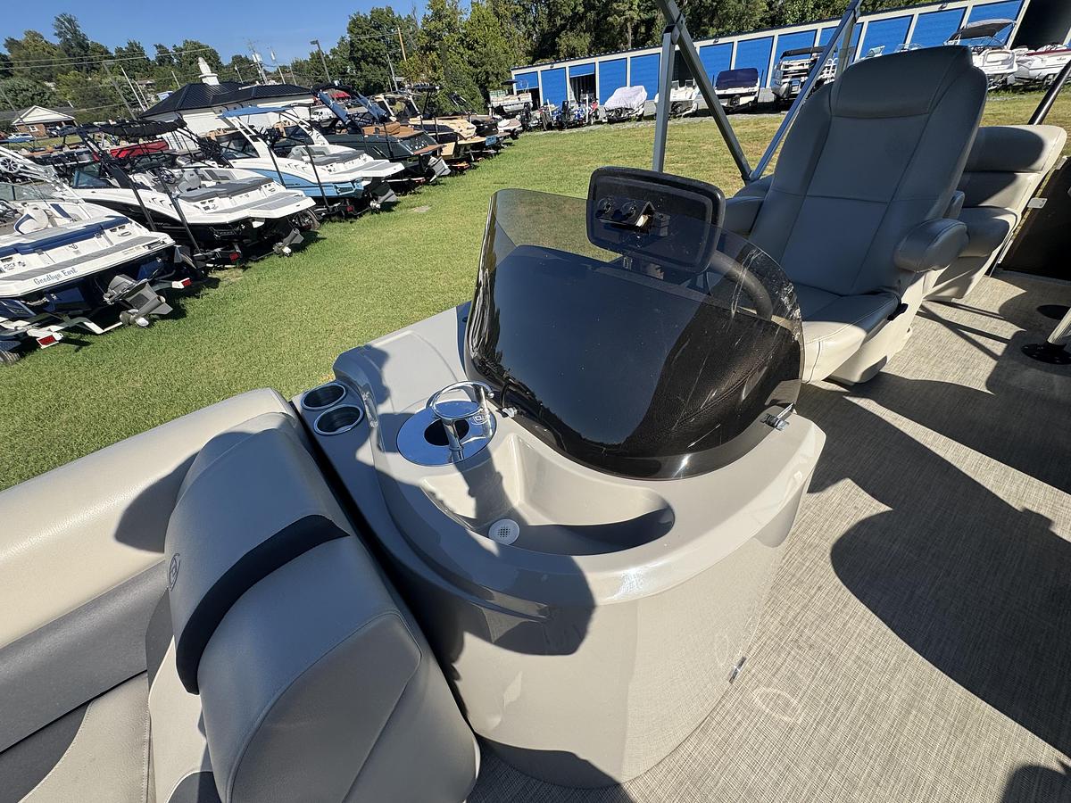 Used 2020 Premier 220 SunSpree RF