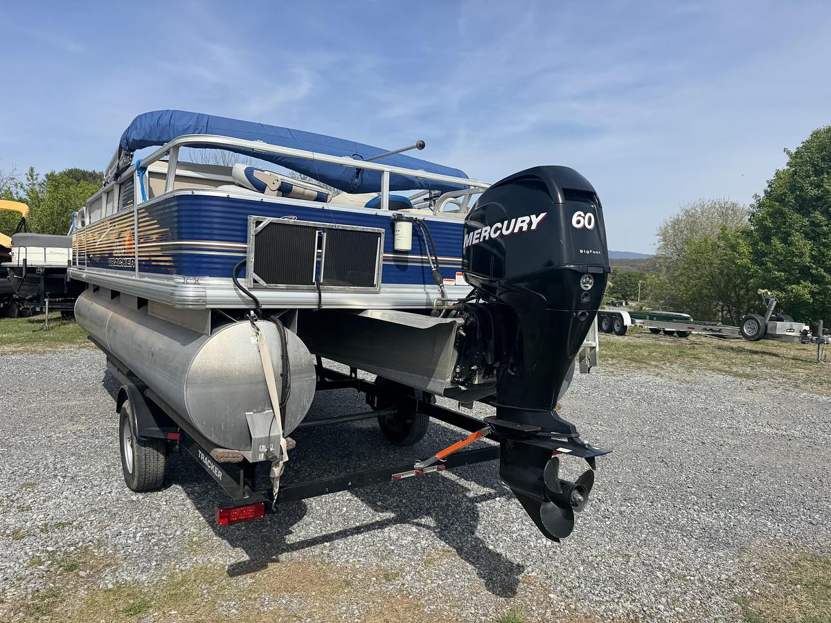 Used Sun Tracker 20 DLX Fishing Barge
