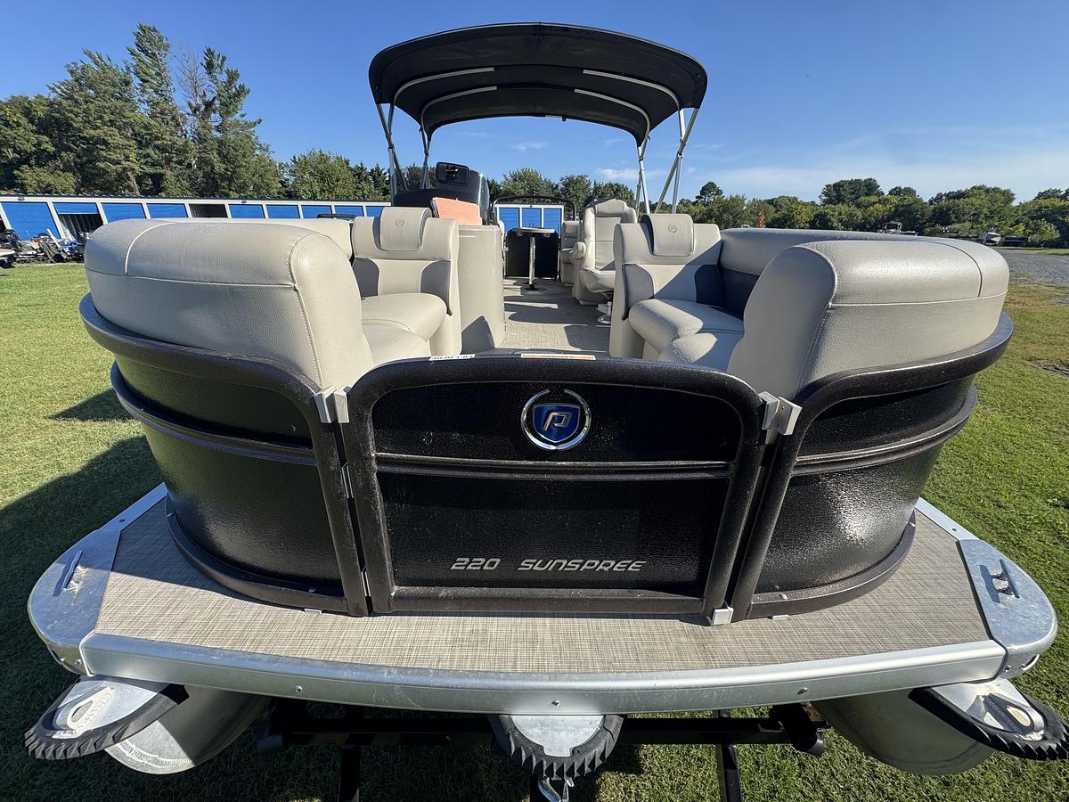 Used 2020 Premier 220 SunSpree RF