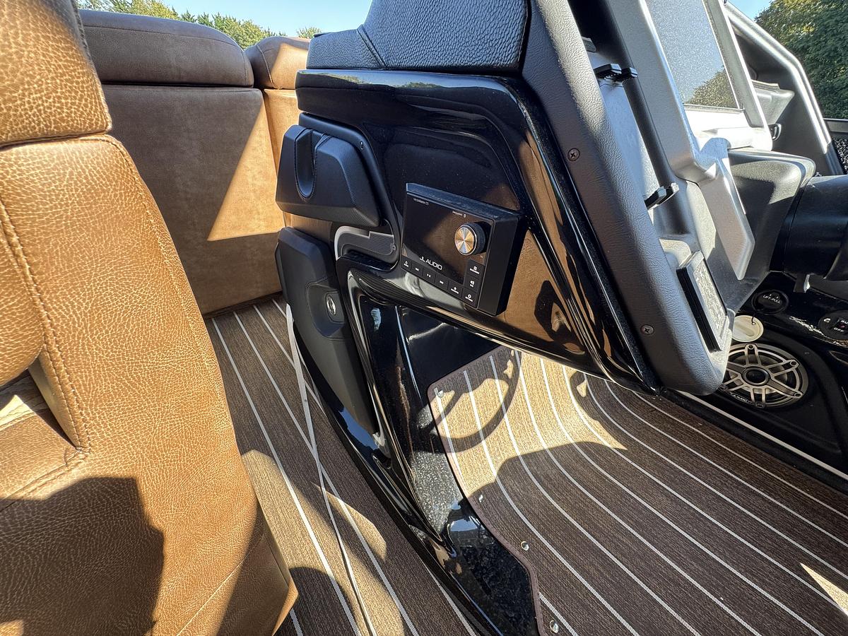 2027 Premier 330 Escalante