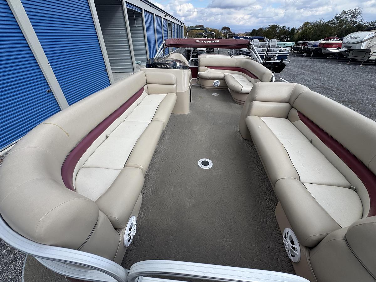 Used 2013 Sun Tracker Party Barge 22 DLX