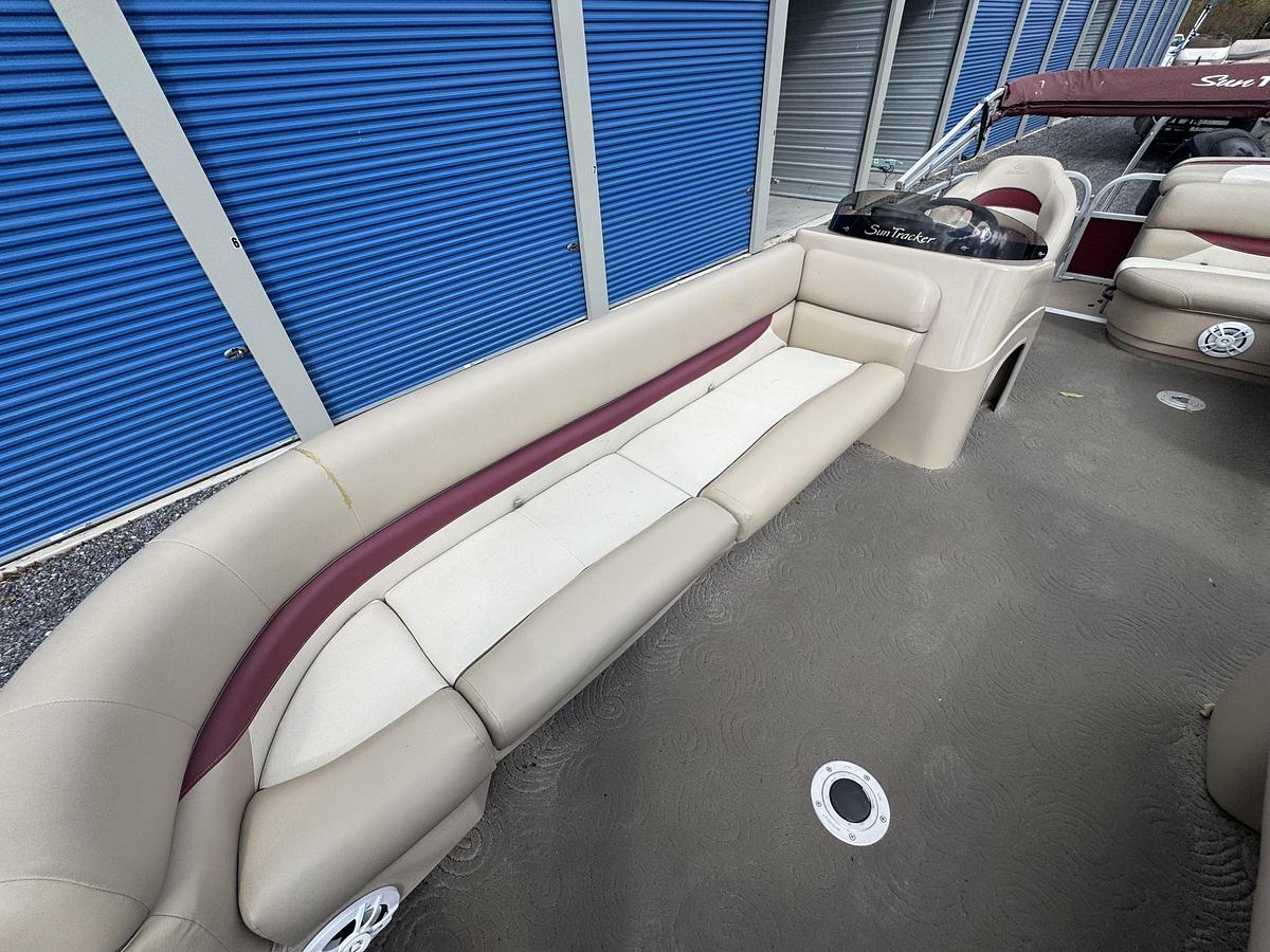 Used 2013 Sun Tracker Party Barge 22 DLX