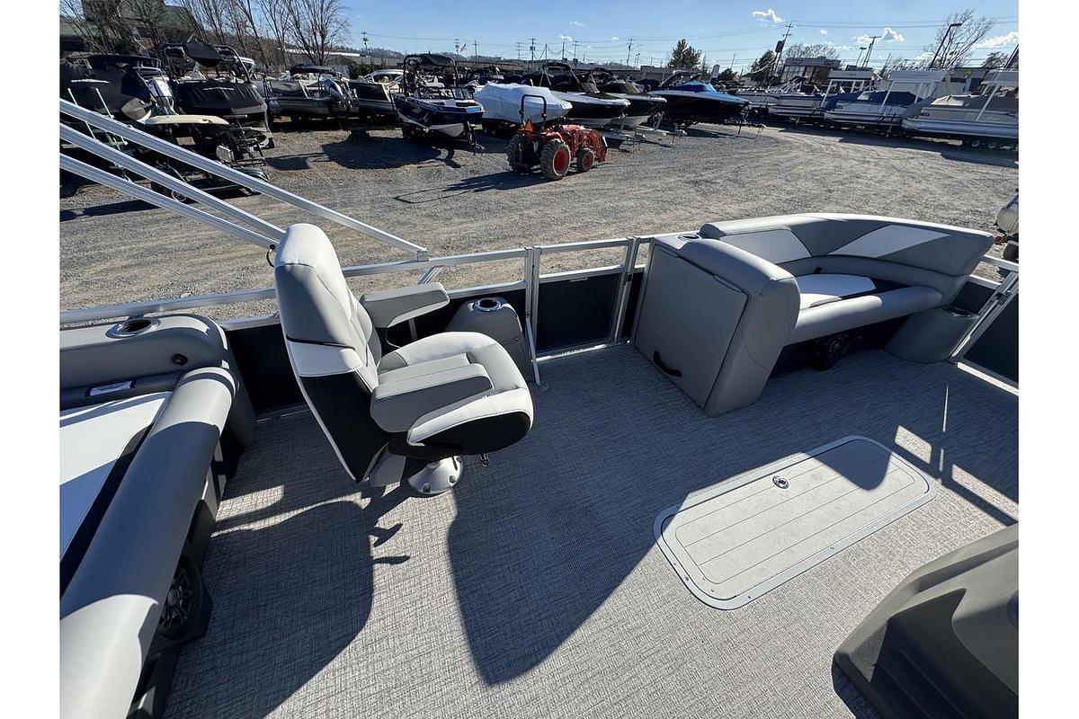 2025 Avalon Venter 85 Versatile Rear Bench